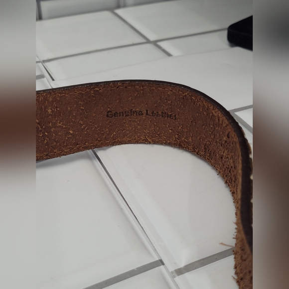 TOMMY BAHAMA Men’s Unique Brown Multi Tone Leather Belt Silver Hardware 1inWSiz - Picture 6 of 11